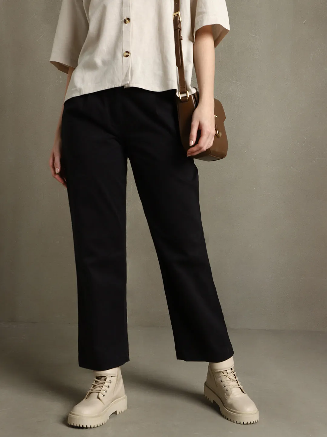 DL Woman Black Solid Straight Fit Trousers