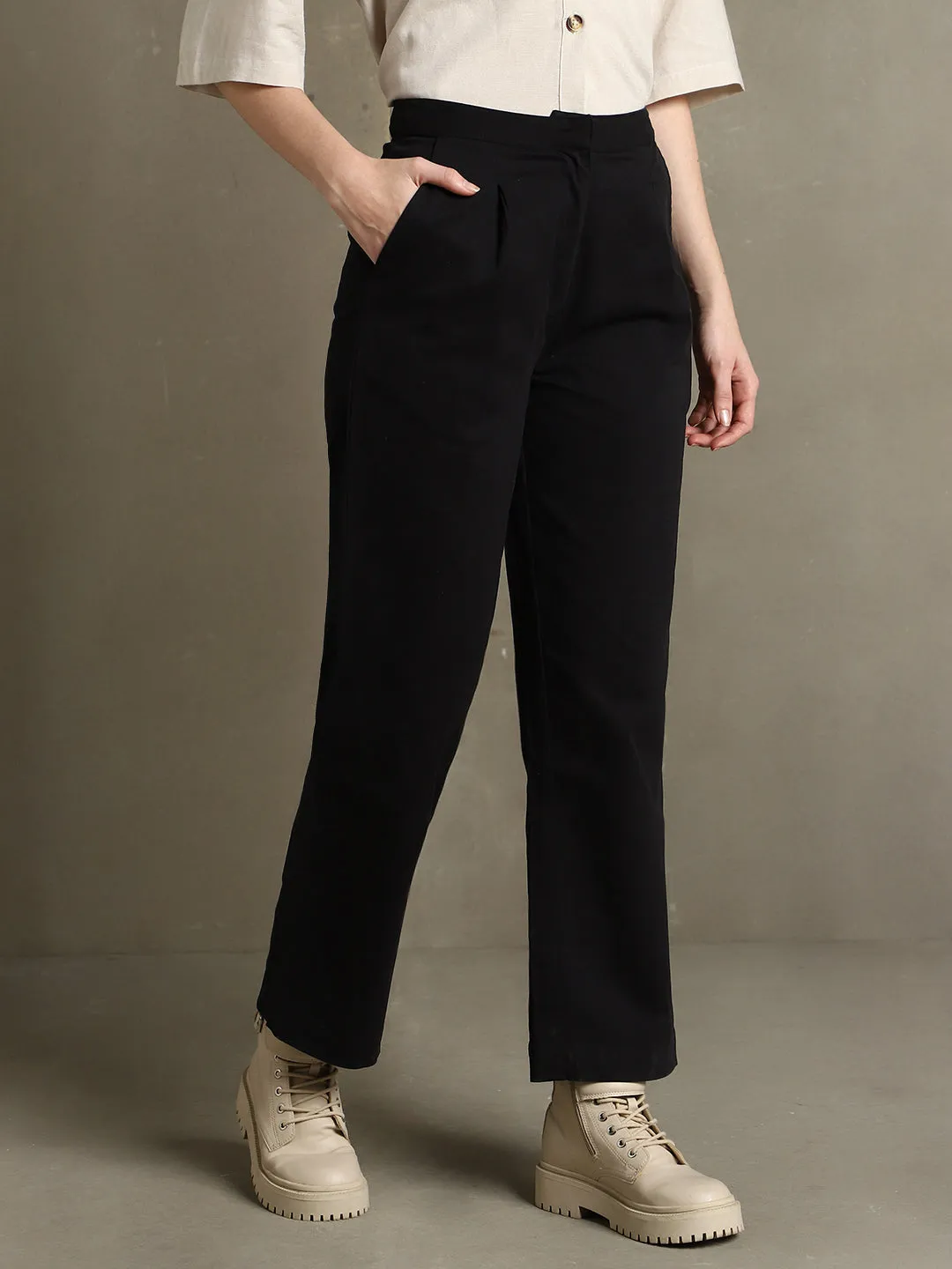 DL Woman Black Solid Straight Fit Trousers